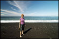 Nicole am schwarzen Strand von Puerto Naos