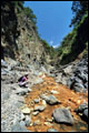 rostfarbenes, eisenhaltiges  Wasser des Río Almendro Amargo bei der Cascada de Colores