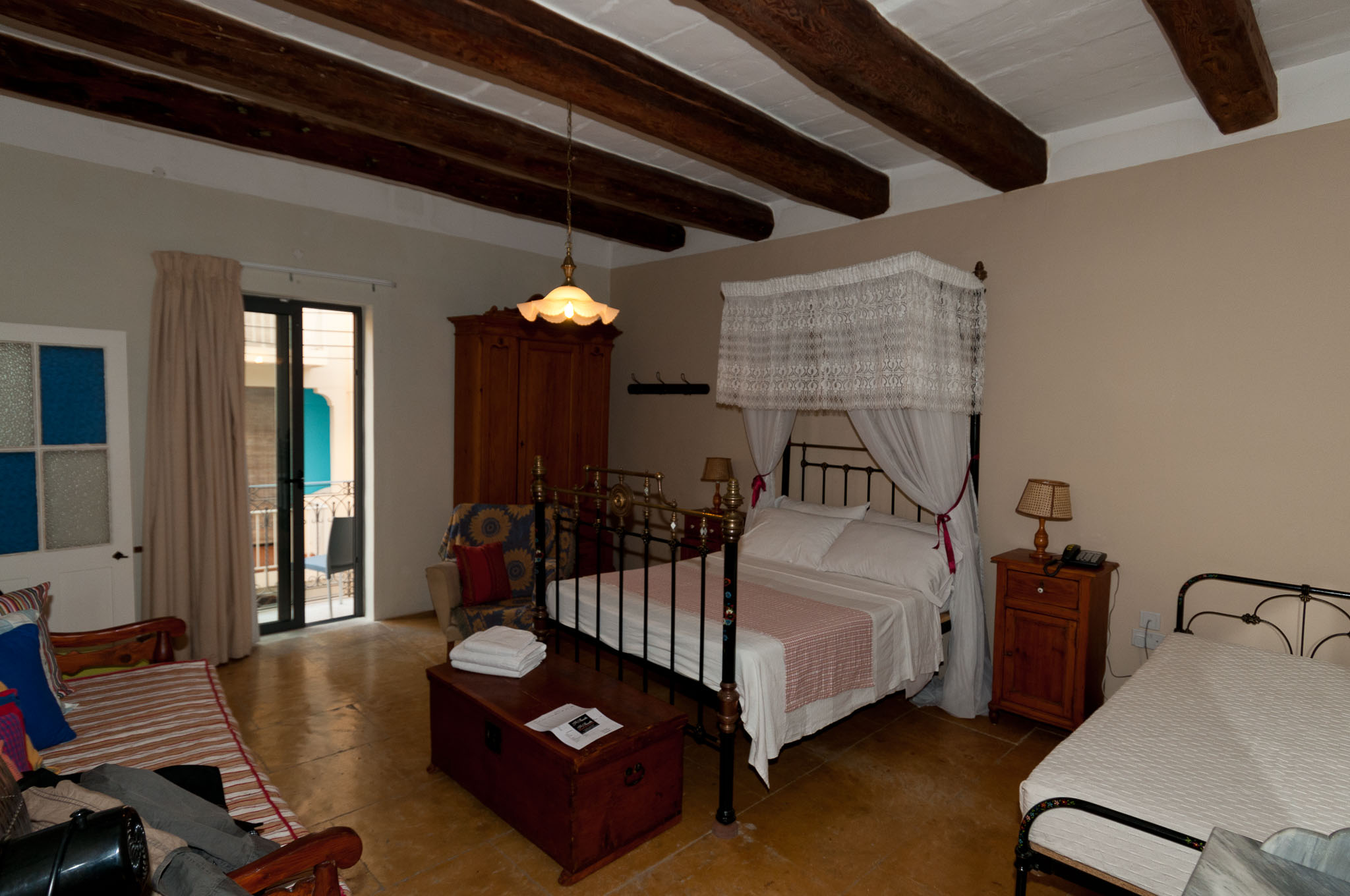 005