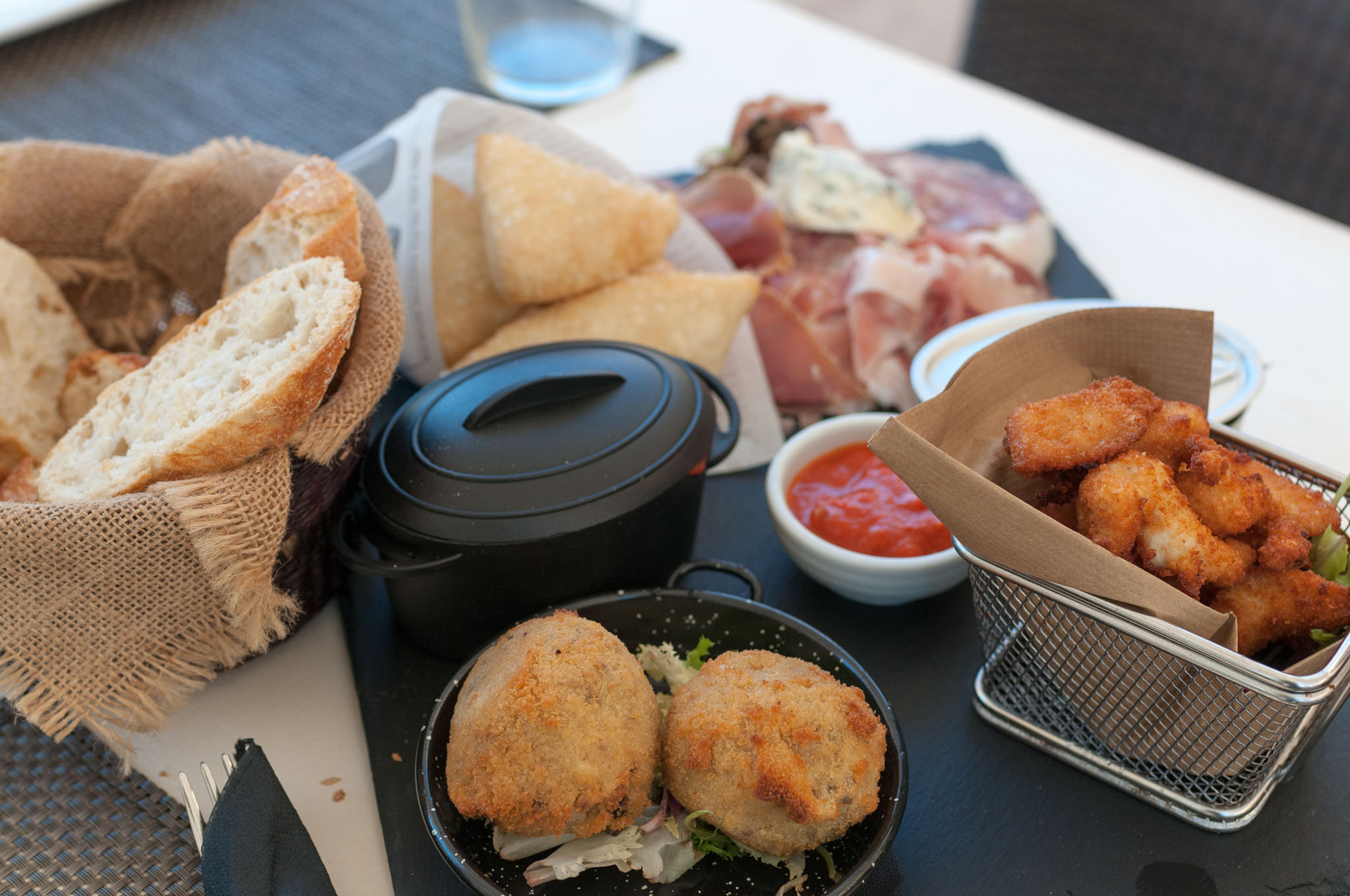 Leckerer Tapas-Teller in El Pilar de la Mola
