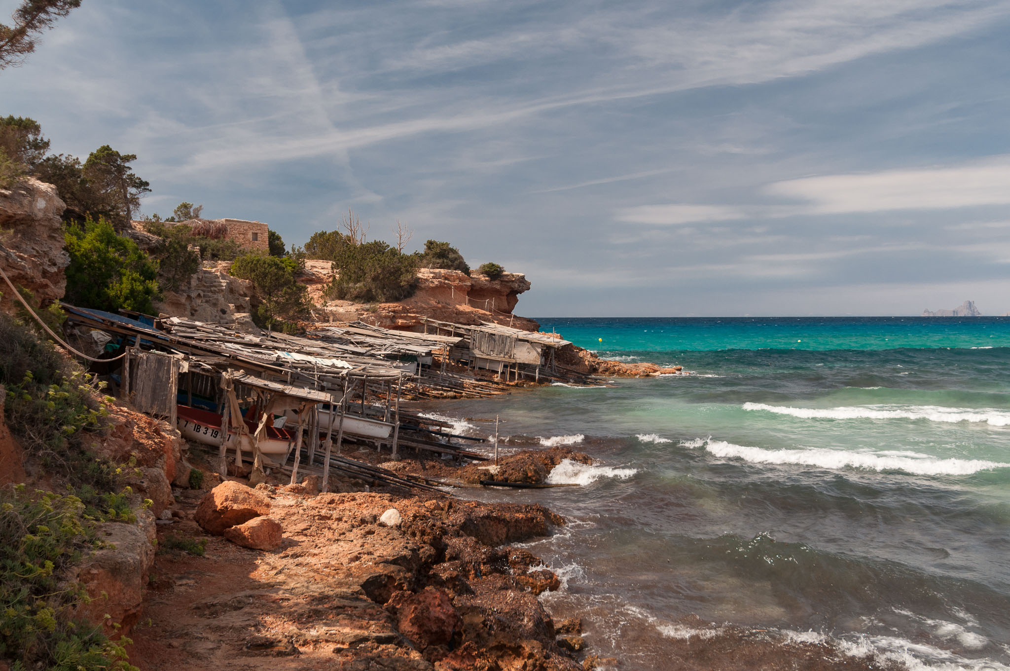 Bootsgaragen an der Bucht "Cala Saona"