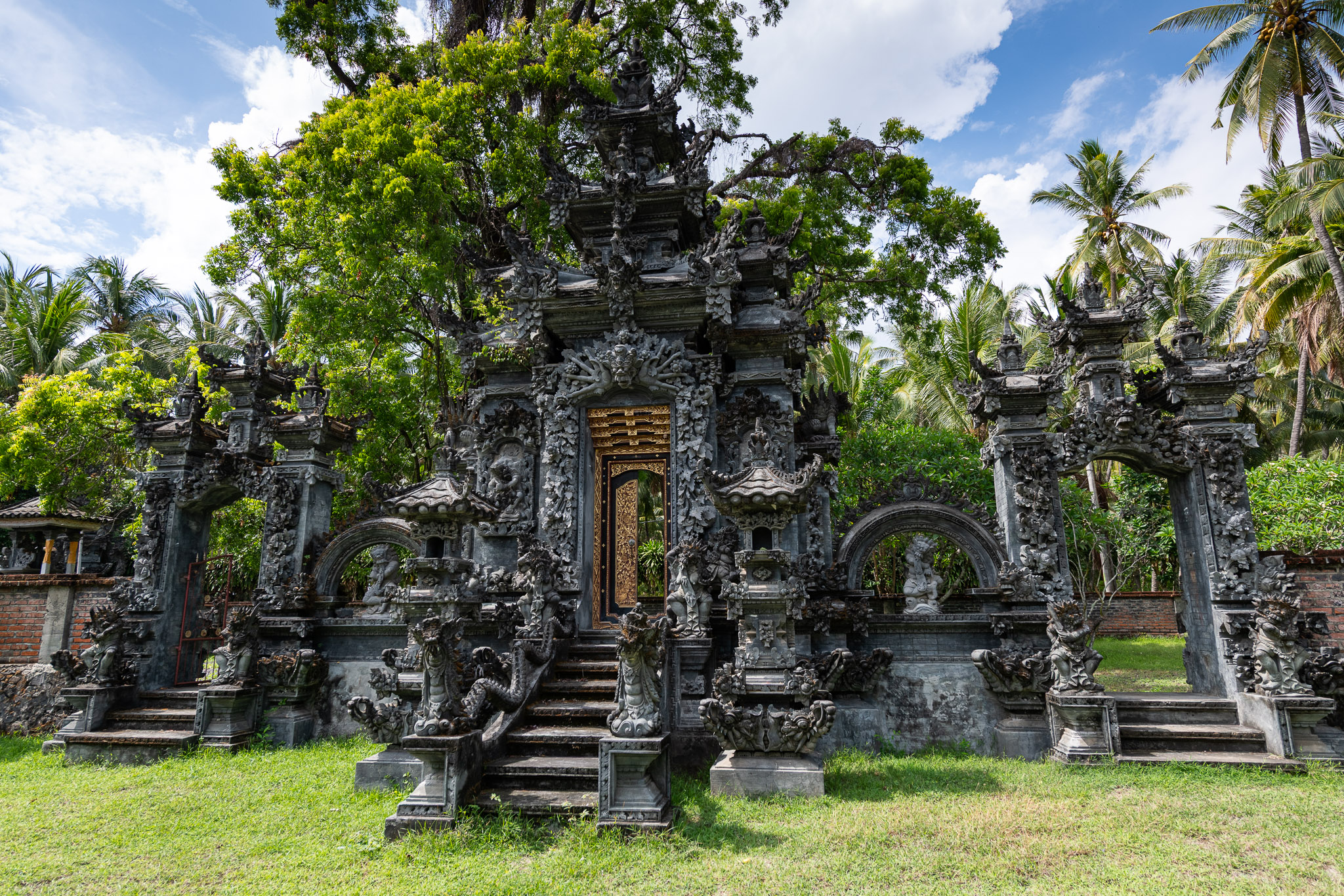 Pura Dalem Tegal Desa, Sambirenteng